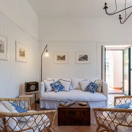 Mina Villa