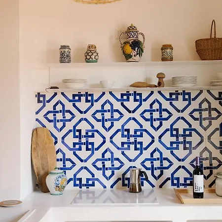 Mina Villa *